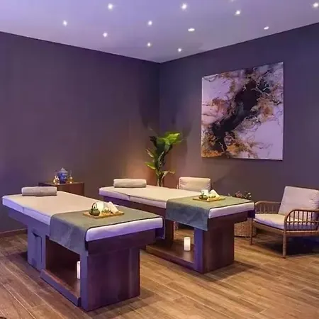 Grand Sapphire Flat