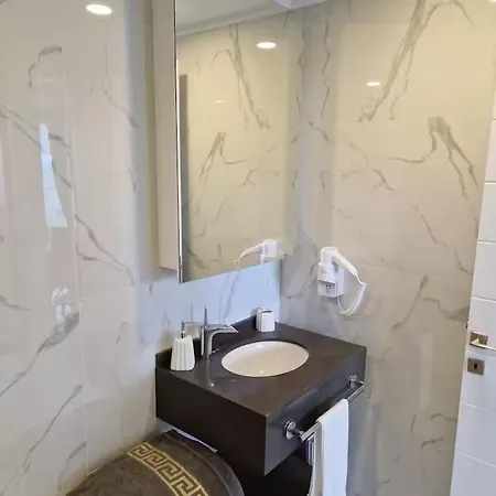 Grand Sapphire Flat
