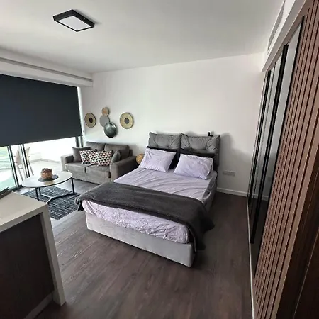 Grand Sapphire Flat