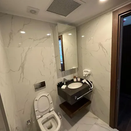 Grand Sapphire Flat
